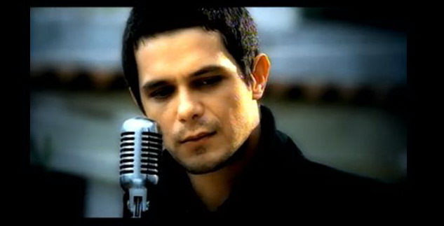 Just about my favorite singer of all time Alejandro Sanz has it all